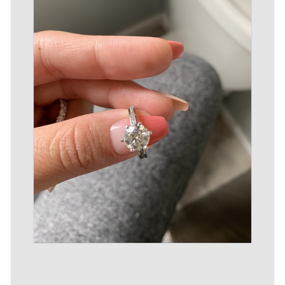 Lab Grown Elegant ring in 14kt white gold Ring 2.5 total carat weight - Picture 7 of 11